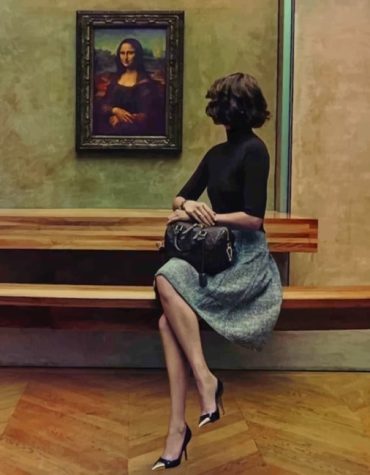 Woman in Museums Paint By Numbers